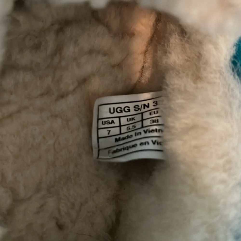 Ugg slippers size 7 - Picture 6 of 15